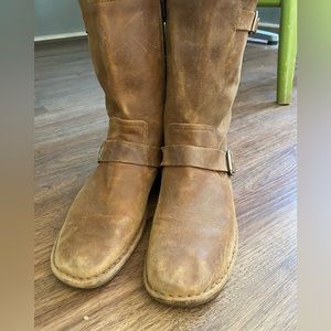 Hush Puppies calf height boot with buckles, size 10